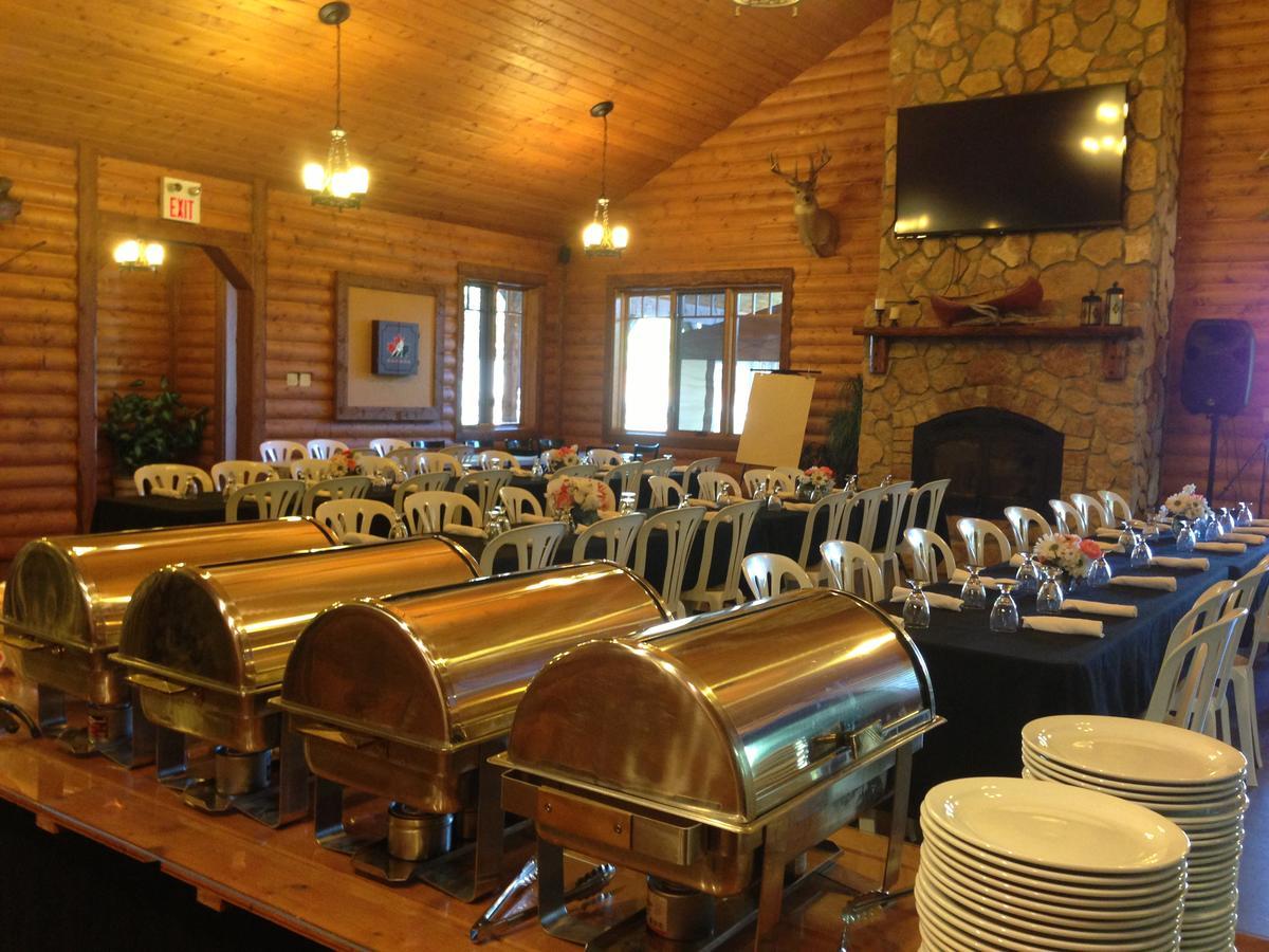 Bakers Narrows Lodge And Conference Center Флин-Флон Экстерьер фото