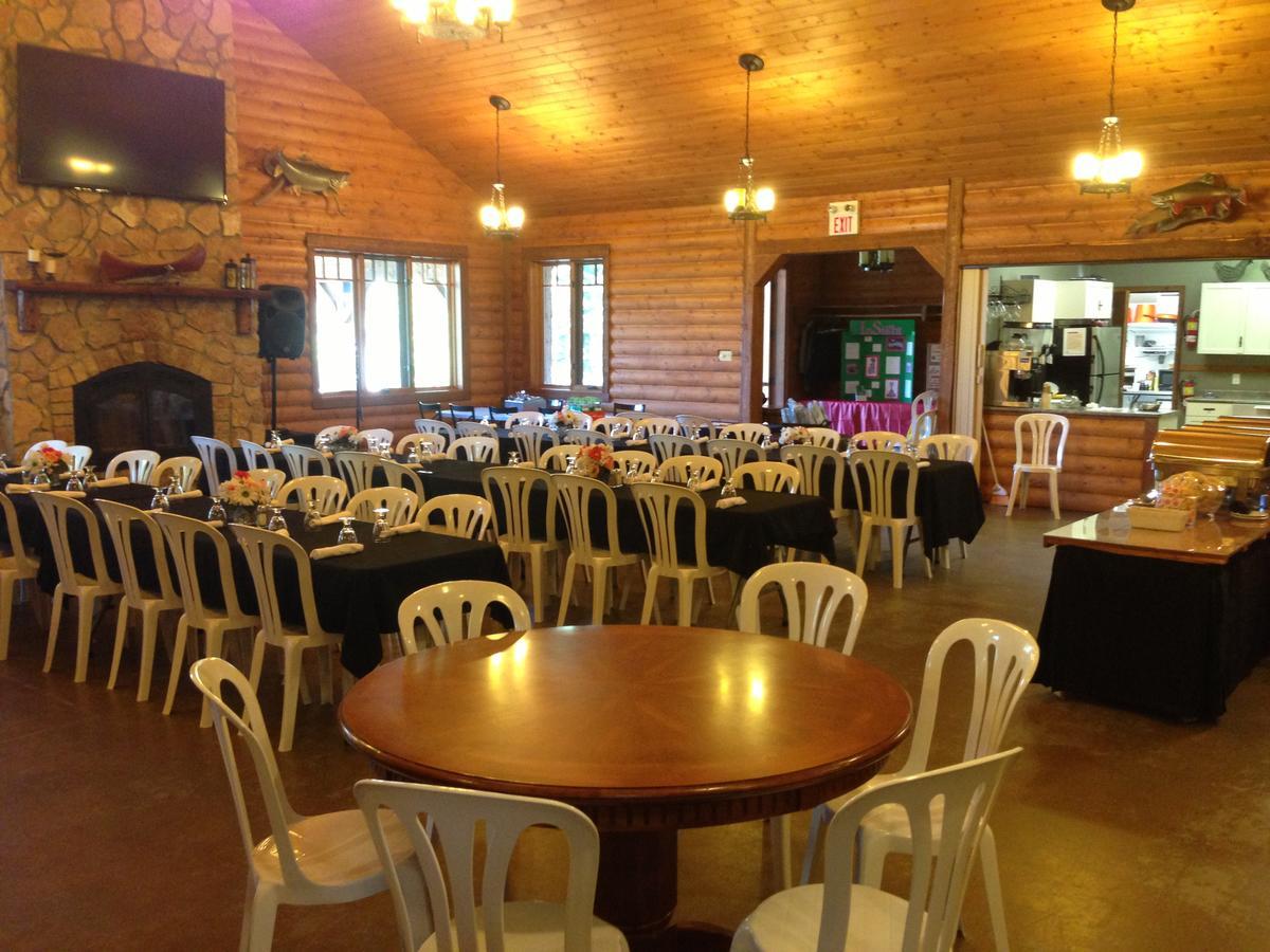 Bakers Narrows Lodge And Conference Center Флин-Флон Экстерьер фото